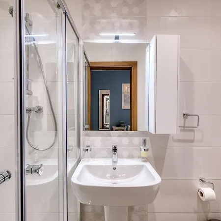 2br Retreat, Parking & Near The Sea